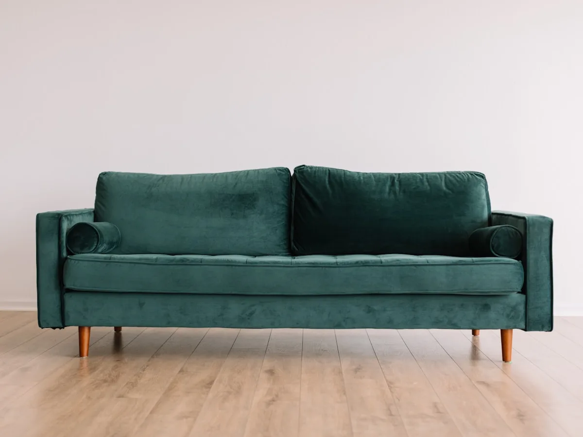 Symbolbild Polsterreinigung Hamburg — Sofa und Textilien